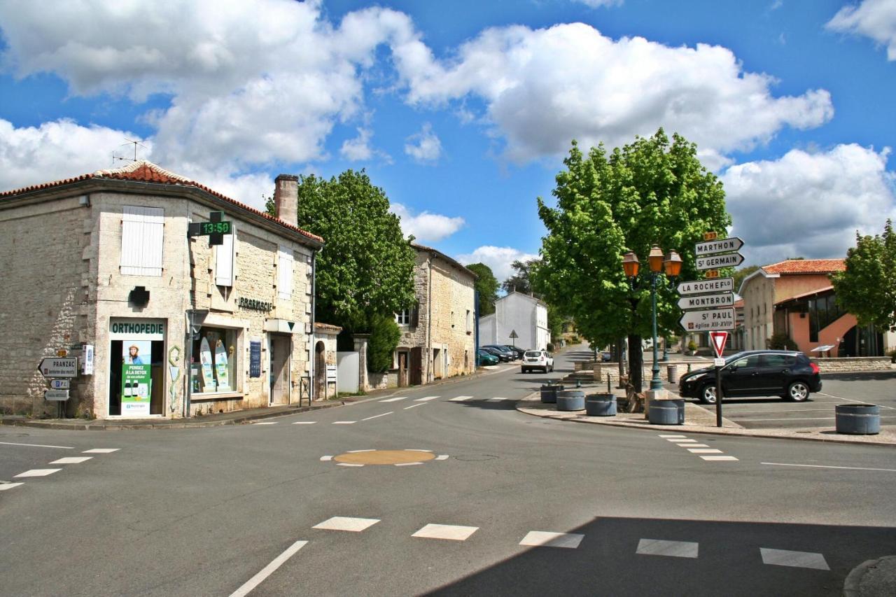 Bonabri Vacances - Chambres D'Hotes Chazelles  ภายนอก รูปภาพ